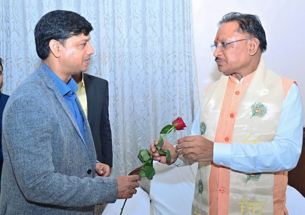 रायपुर : जनसंपर्क विभाग के आयुक्त मयंक श्रीवास्तव ने मुख्यमंत्री श्री साय से की सौजन्य मुलाकात