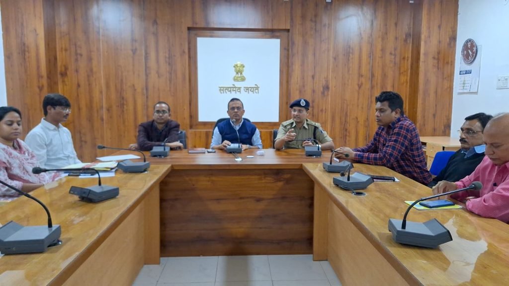 जिले के आवश्यक वस्तुओं के परिवहन और सेवाओं में किसी भी प्रकार का व्यवधान नही होना चाहिए:- क्लेक्टर