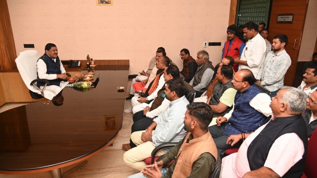 रायपुर : खाद्य मंत्री दयालदास बघेल ने मंत्रालय में काम-काज संभाला