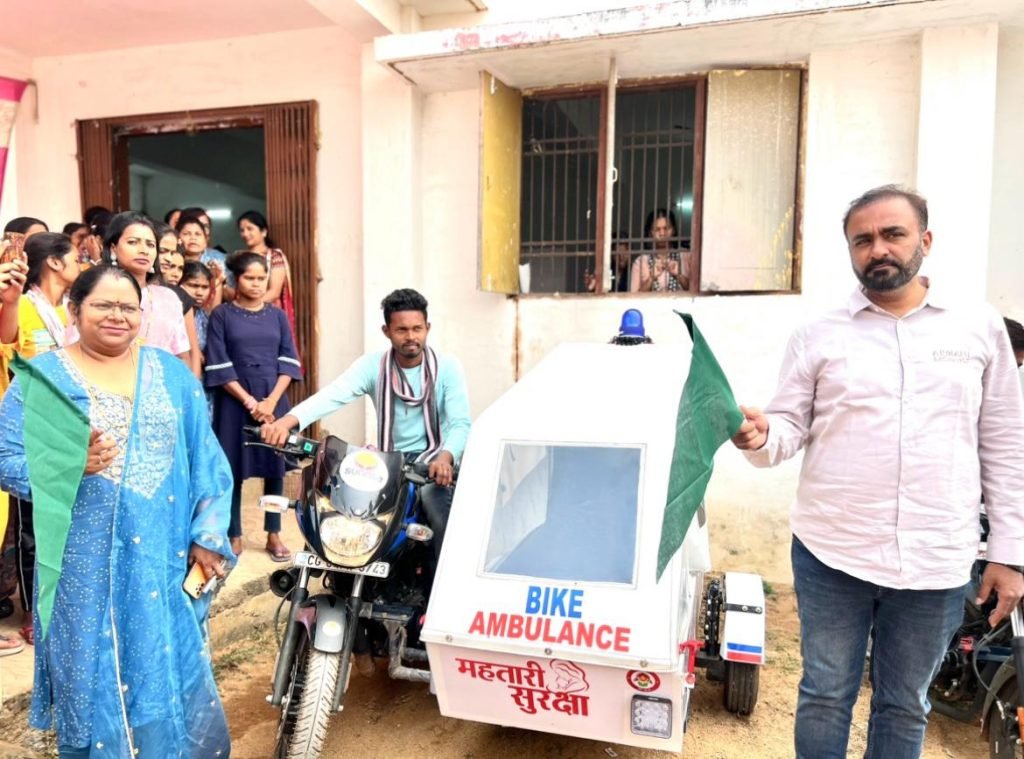 ये कोई साधारण बाइक नहीं बल्कि गर्भवती माताओं के लिए है एंबुलेंस, नपा अध्यक्ष गफ़्फ़ू मेमन और ज़िला पंचायत सीईओ ने दिखाई झंडी