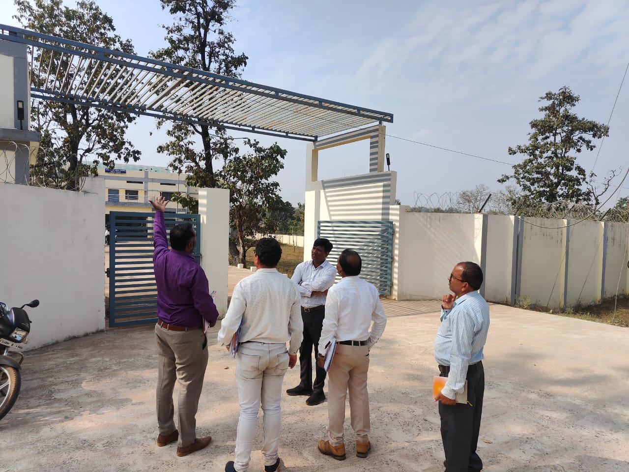 -कलेक्टर ने किया निर्माण कार्यो का निरीक्षण, गुणवत्ता के साथ समय सीमा में पूर्ण करने के दिये निर्देश