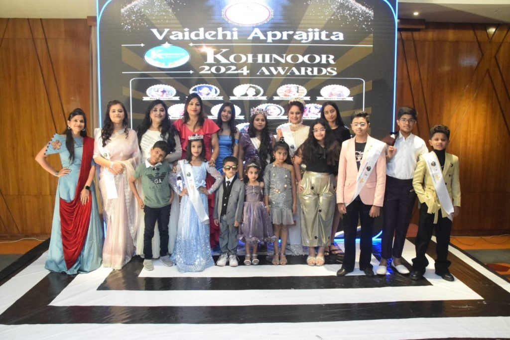 वैदेही अपराजिता कोहिनूर 2024 में शामिल हुए कलाकारों को अवार्ड से सम्मानित किया