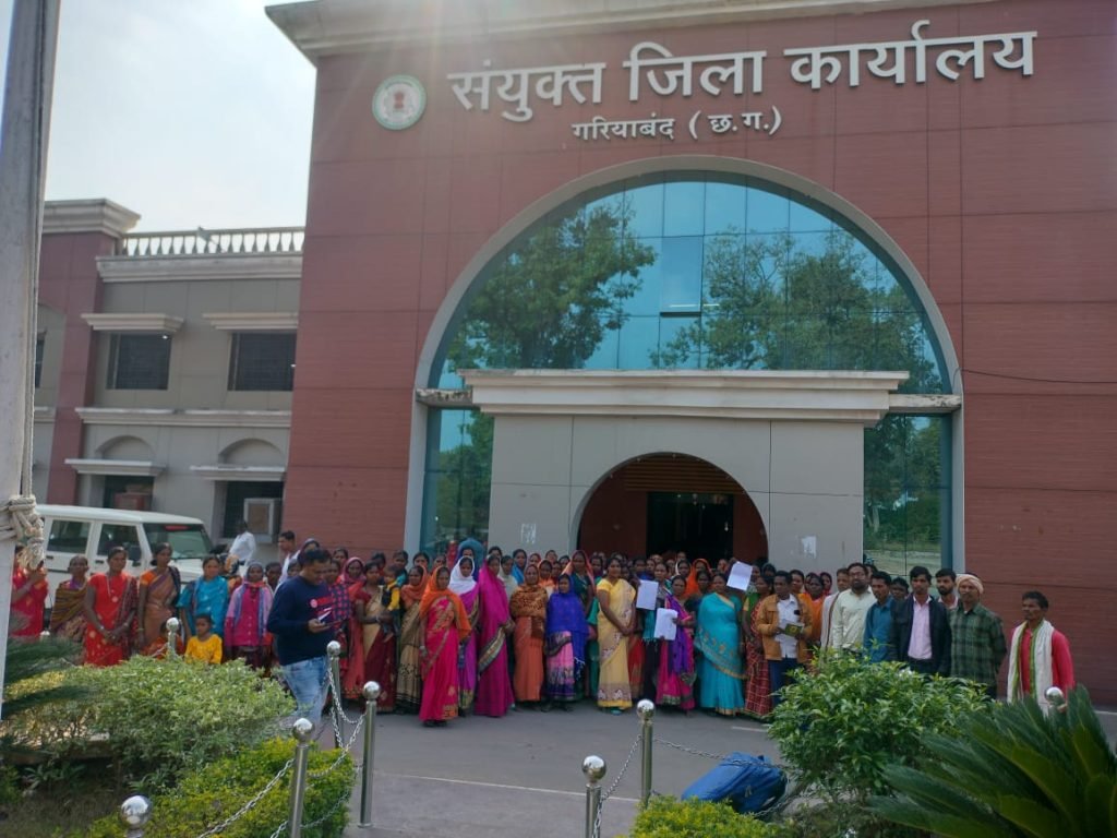 अब महिलाएं आ गई है मैदान में, काबिज की गई जमीन का पट्टा शासन के निर्देशानुसार अब तक नहीं मिले है न्याय….