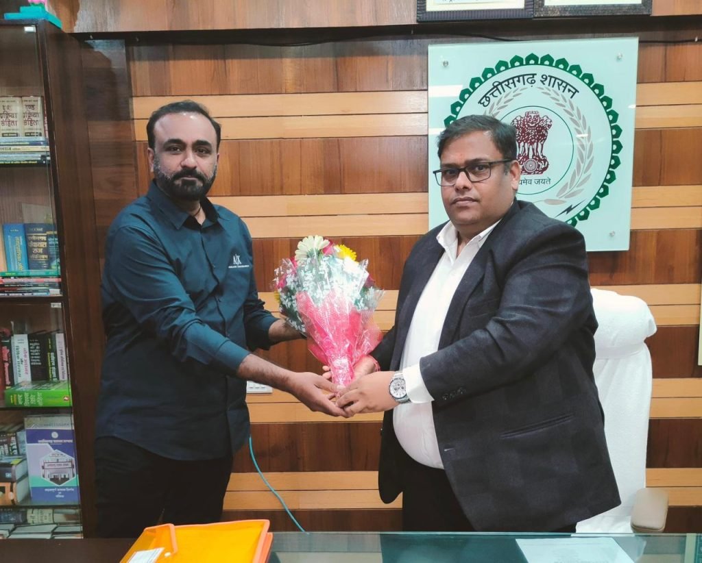 नवपदस्थ कलेक्टर दीपक अग्रवाल से नगर पालिका अध्यक्ष गफ्फू मेमन ने की सौजन्य भेंट