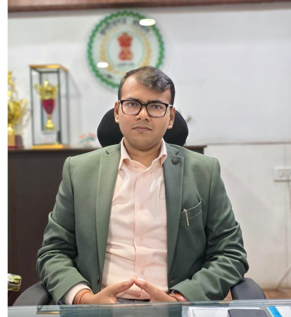 नए कमिश्नर अमित कुमार ने किया पदभार ग्रहण,कहा शासन की योजनाओं को बेहतर तरीके से समय पर पूरा करना प्राथमिकता