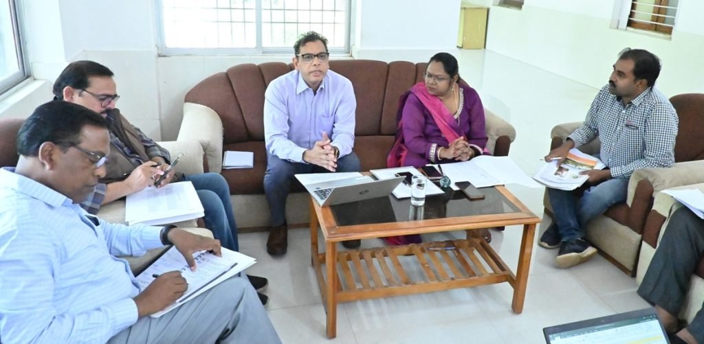 विकसित भारत संकल्प यात्रा के तहत अधिक से अधिक लोगों को शासकीय योजनाओं से करें लाभान्वित – संयुक्त सचिव श्री बोडखे