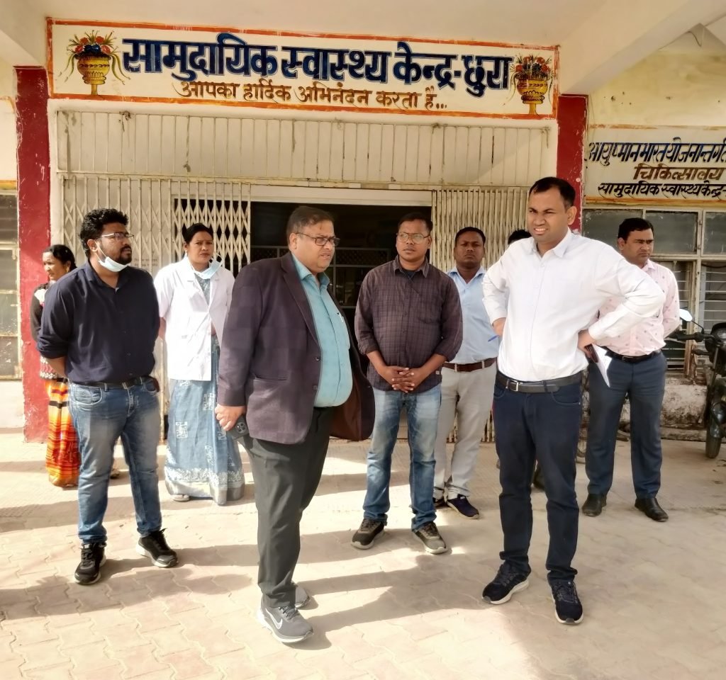 कलेक्टर श्री अग्रवाल ने सामुदायिक स्वास्थ्य केंद्र छुरा का किया औचक निरीक्षण