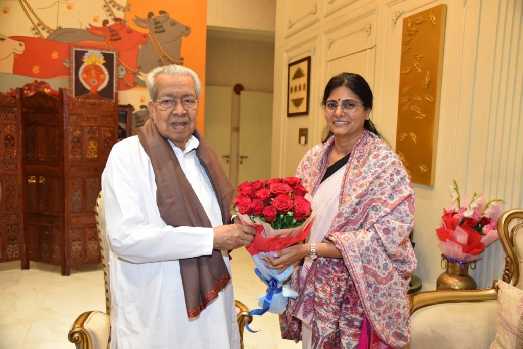 राज्यपाल श्री हरिचंदन से केंद्रीय वाणिज्य एवं उद्योग राज्य मंत्री ने की सौजन्य भेंट