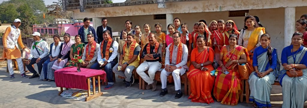 बसंतोत्सव का पर्व मनाया गया । हुआ सूर्य नमस्कार, ध्यान, और सांस्कृतिक कार्यक्रम