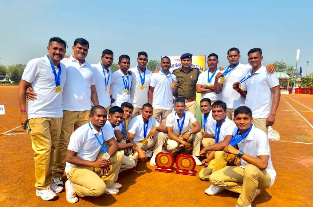 2 दिवसीय रायपुर रेंज खेलकूद प्रगियोगिता का समापन: 5 जिलों के पुलिस जवानों ने लिया हिस्सा, दौड़ भाला फ़ेक रिले रेस कबड्डी समेत कई खेलो में गरियाबंद के जवानों ने मारी बाज़ी
