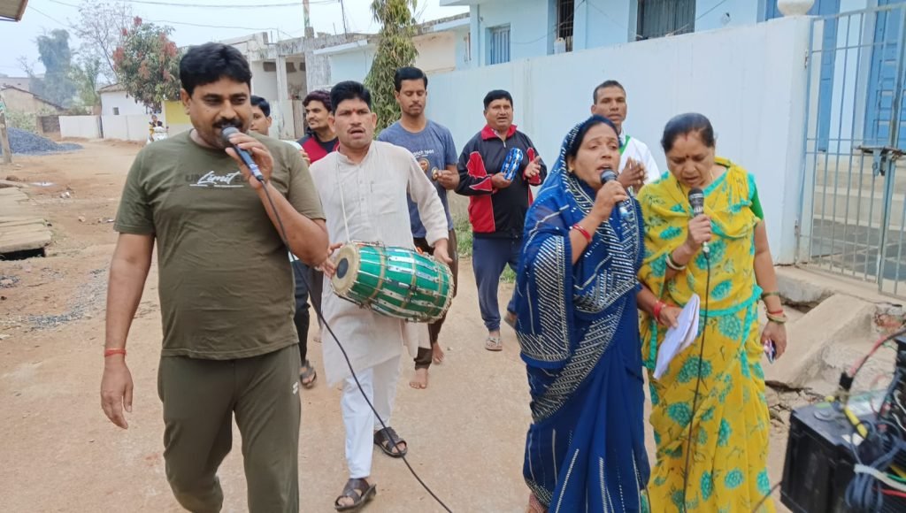 मानस पारायण यज्ञ प्रचार हेतु प्रतिदिन प्रभात फेरी