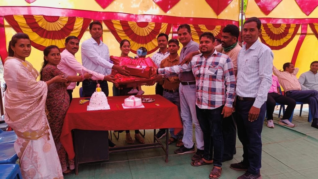 पुत्री के प्रथम जन्मदिन पर न्योता भोज कराए पेण्ड्रा पीटीआई राजू साहू