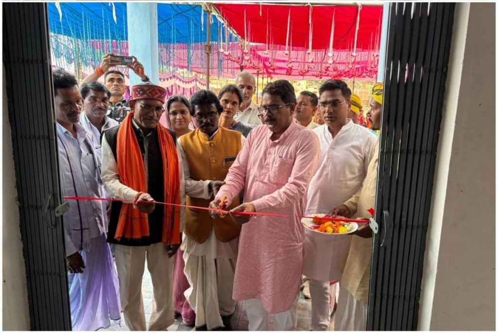 आदिवासी धु्रव गोड़ समाज के नवनिर्मित सामुदायिक भवन लोकार्पण सांसद चुन्नीलाल साहू ने किया