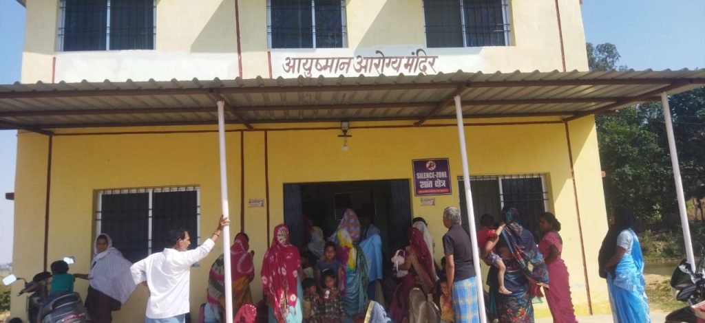 कुंवरपुर उपस्वास्थ्य केंद्र में मेडिकेटेड मच्छरदानी का किया गया वितरण।