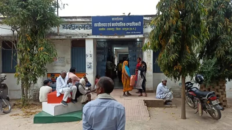 तहसील में लंबित प्रकरणों का निराकरण नहीं पक्षकार परेशान।