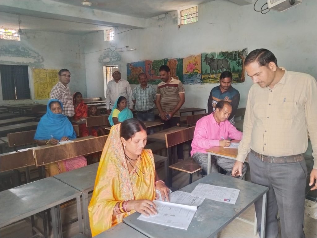 आदर्श विद्यालय में राष्ट्रव्यापी बुनियादी साक्षरता परीक्षा आयोजित