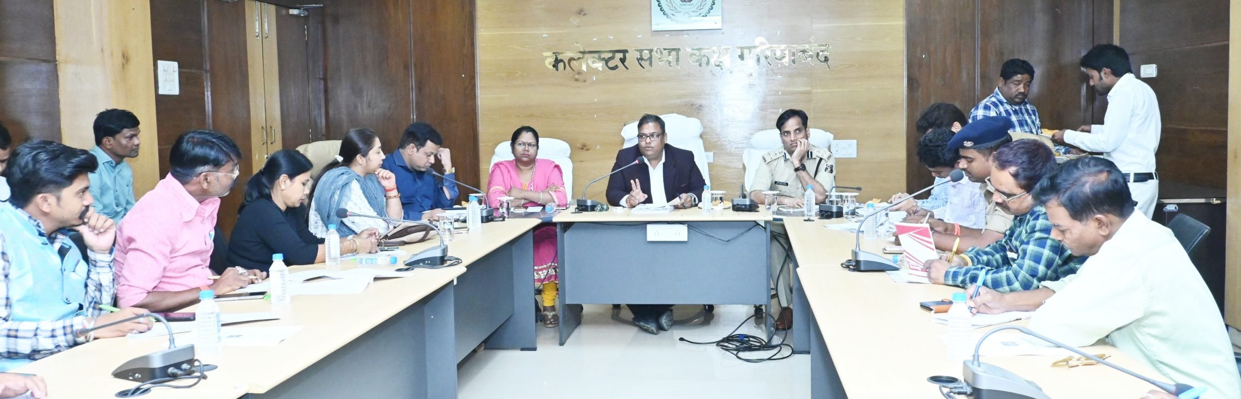 कलेक्टर एवं जिला निर्वाचन अधिकारी श्री अग्रवाल ने प्रेस कांफ्रेंस में निर्वाचन तैयारियों की दी जानकारी