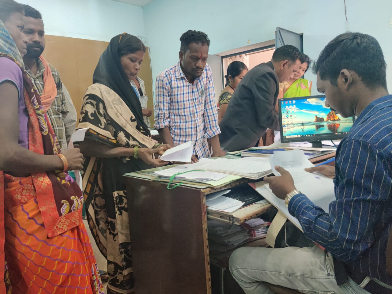 एसडीएम द्वारा जारी नोटिस पर न्यायालय पहुँचे पीएम आवास के डिफाल्टर हितग्राही