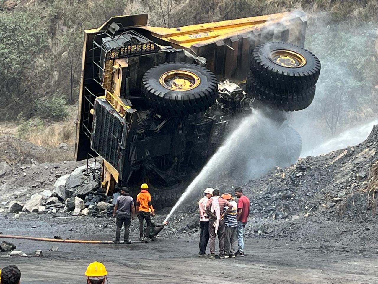कुसमुंडा खदान: डंपर में लगी आग, एसईसीएल कर्मी सहित कोयला और डीजल चोर वाहन में थे सवार…