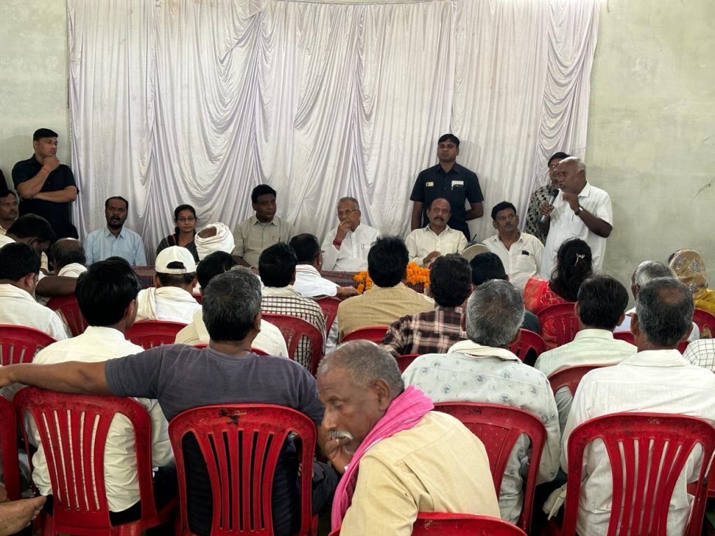 कांग्रेस कार्यकर्ताओं से भेंट मुलाकात करने पहुंचे, महासमुंद लोकसभा प्रत्याशी ताम्रध्वज साहू