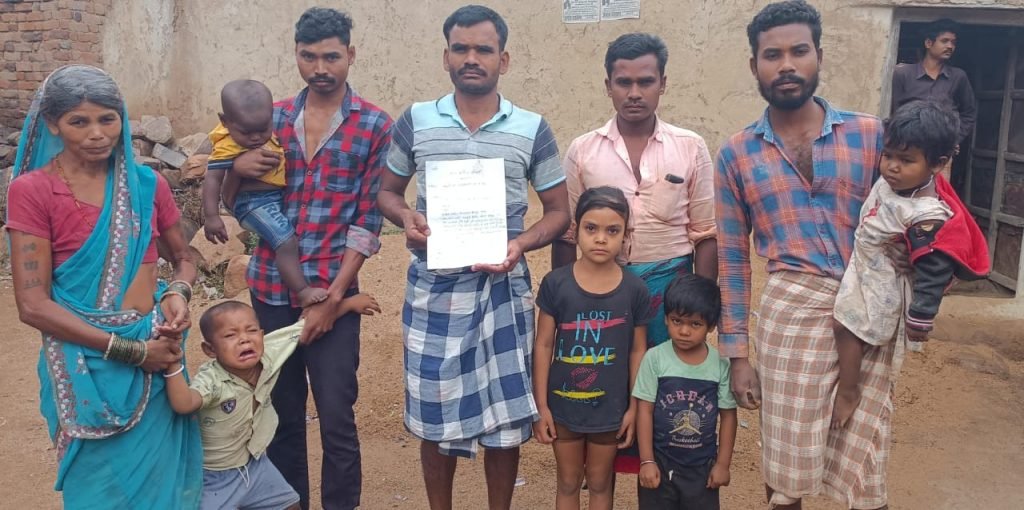 बसना ब्लाक के अन्तर्गत ग्राम पंचायत दलदली के आसरित ग्राम बिलखंड सचिव के लापरवाही से नहीं बना जन्मप्रमाण पत्र।