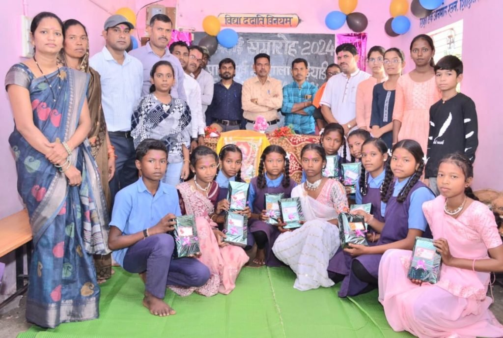 शाकाहार व्रती बनने पर 13 छात्राओं का किया गया सम्मान