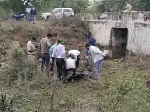 अज्ञात युवक की सड़ी-गली लाश मिली