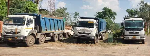 अवैध गौण खनिज परिवहन करते 6 वाहन जप्त
