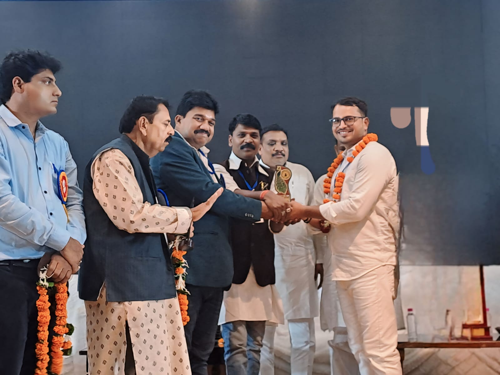 पत्रकारिता के क्षेत्र में उत्कृष्ट कार्य के लिए खबर उजागर के संपादक मनीष सिंह रायपुर में हुए सम्मानित।