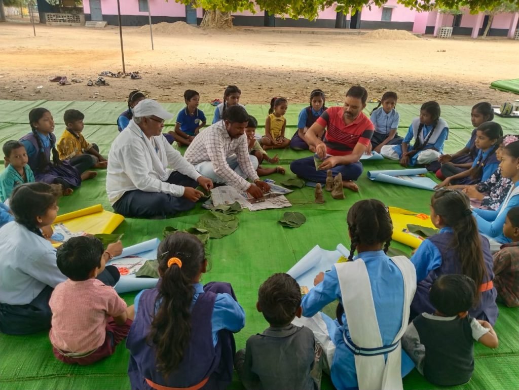 योग, स्काउटिंग, गायन, वादन, मृदाकला, क्राफ्ट, पायनियरिंग, आधुनिक तकनीकी ज्ञान से परिचित हुए विद्यार्थी