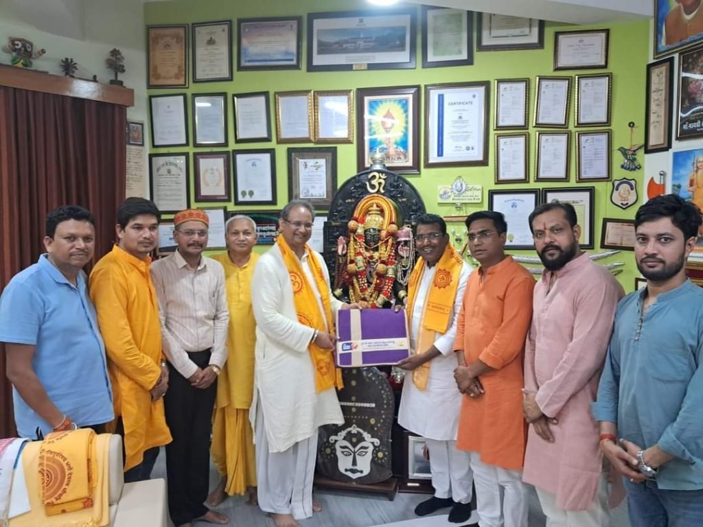 विधायक रोहित साहू हरिद्वार में गायत्री प्रमुख डॉ. पंडया एवं शैल दीदी से भेंटकर उनका आशीर्वाद लिया