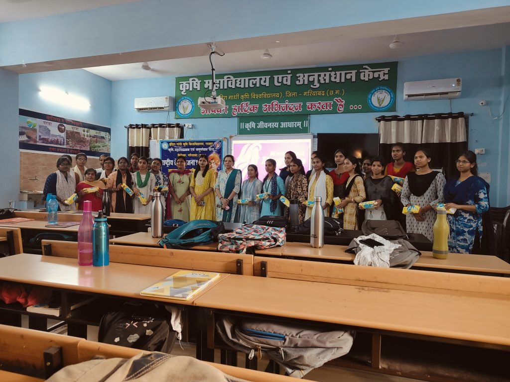 कृषि महाविद्यालय एवम चिकित्सा विभाग फिंगेश्वर के संयुक्त तत्वाधान में मनाया गया मेंस्ट्रल हाइजीन डे (माहवारी दिवस)