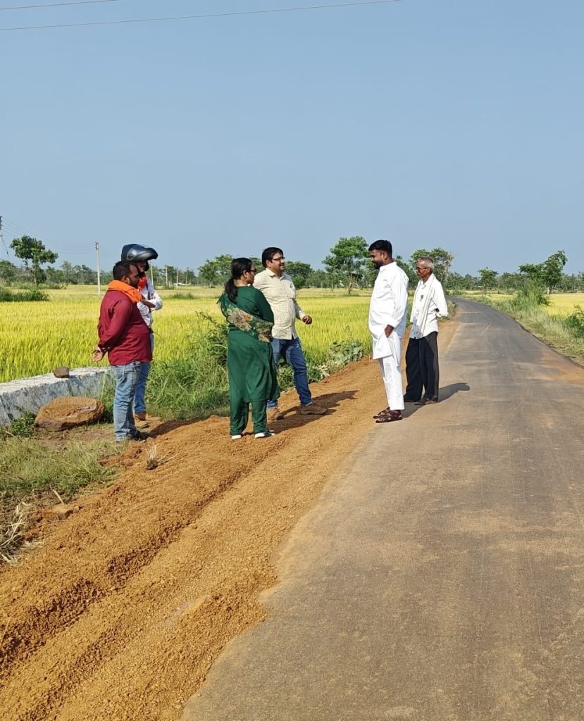कोपरा.भेंडरी मार्ग में पाई विस्तार होने पर जनपद उपाध्यक्ष योगेश साहू ने जताया हर्ष