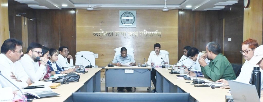 कलेक्टर ने की समय-सीमा प्रकरणों की समीक्षा