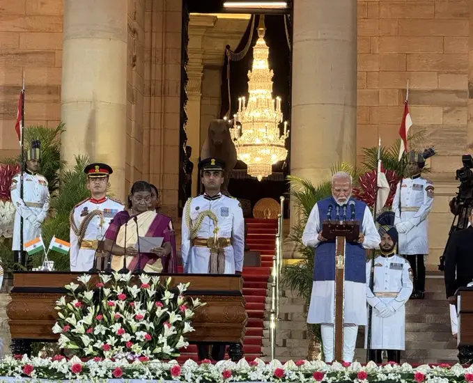 नरेंद्र मोदी लगातार तीसरी बार भारत के प्रधानमंत्री बने,राष्ट्रपति मुर्मू ने दिलाई पद और गोपनीयता की शपथ