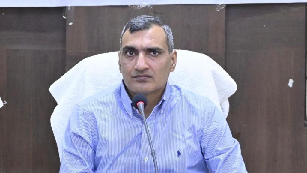 जिला निर्वाचन अधिकारी रणबीर शर्मा ने मतगणना की सफलतापूर्वक संपन्न कराने सभी का आभार व्यक्त किया