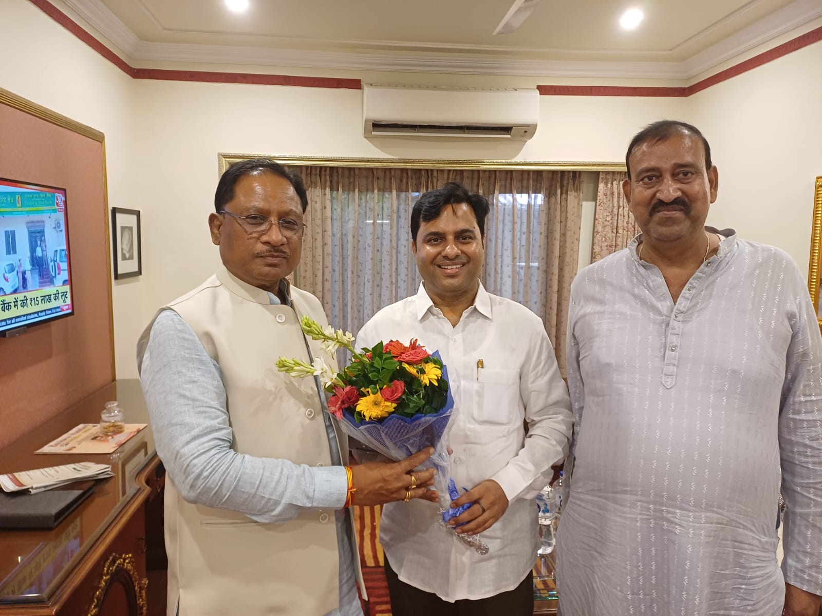 ओडिशा की नई सरकार के शपथ ग्रहण समारोह में शामिल हुए मुख्यमंत्री विष्णु देव साय
