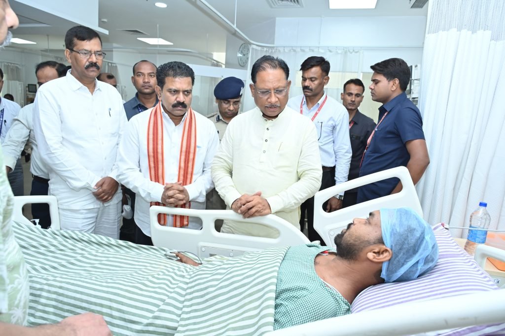 नक्सल मुठभेड़ में घायल जवान का हौसला बुलंद, कहा – ठीक होते ही और मारूंगा