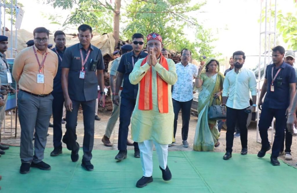 मुख्यमंत्री श्री साय अपने चचेरे भाई श्री नरेश चन्द्र साय के दशगात्र कार्यक्रम में शामिल हुए।