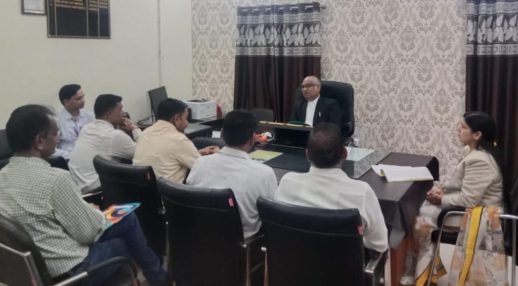 आगामी नेशनल लोक अदालत के आयोजन के संबंध में बैठक कर की गई चर्चा