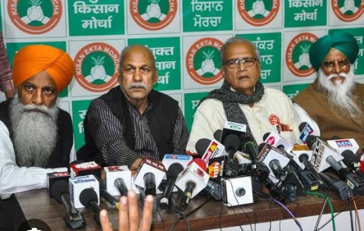 संयुक्त किसान मोर्चा ने दिल्ली के एलजी द्वारा प्रतिष्ठित लेखिका अरुंधति रॉय और शिक्षाविद शेख शौकत हुसैन पर यूएपीए लगाने की निंदा की, कहा : मोदी के नेतृत्व वाली एनडीए सरकार एक बार फिर अभिव्यक्ति की स्वतंत्रता पर कर रही है हमला