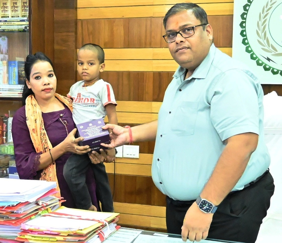 Hearing aid brings joy to 5-year-old Shivam Devangan