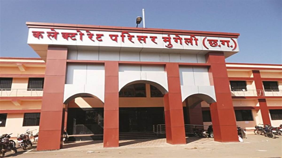 कलेक्टर ने पालक-शिक्षक बैठक नियमित रूप से कराए जाने के दिए निर्देश
