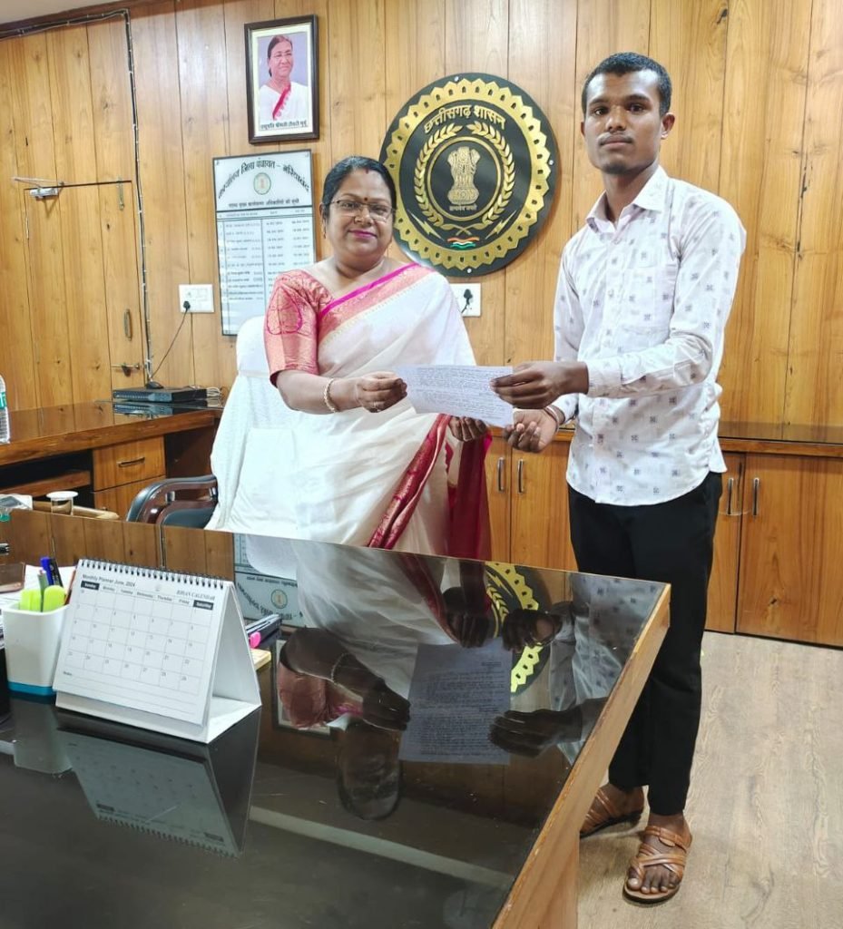 जिला प्रशासन की त्वरित कार्यवाही से दिवंगत ग्राम पंचायत सचिव के पुत्र को एक माह के भीतर मिली अनुकंपा नियुक्ति