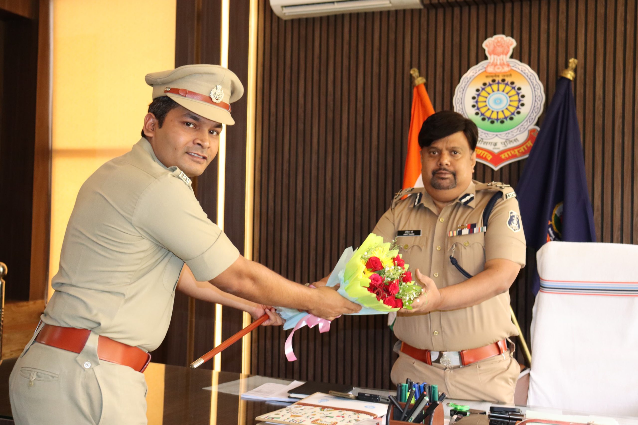 नवपदस्थ पुलिस अधीक्षक योगेश पटेल ने किया पदभार ग्रहण