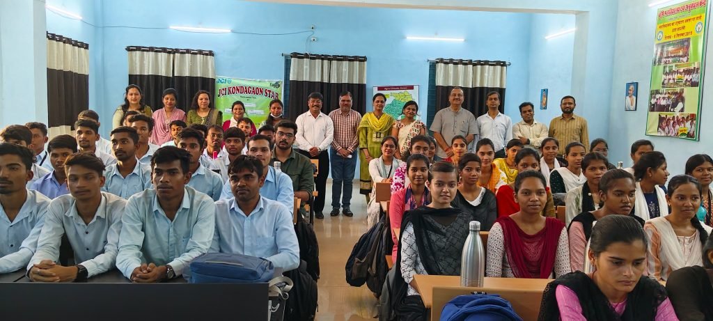 कृषि महाविद्यालय फिंगेश्वर में कैरियर गाइडेंस एवं मानसिक स्वास्थ्य जागरूकता कार्यक्रम का हुआ आयोजन