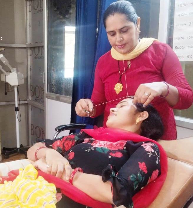 महासमुंद : सक्षम योजना से मां और बेटी ने मिलकर खोला ब्यूटी पार्लर बनी आत्मनिर्भर