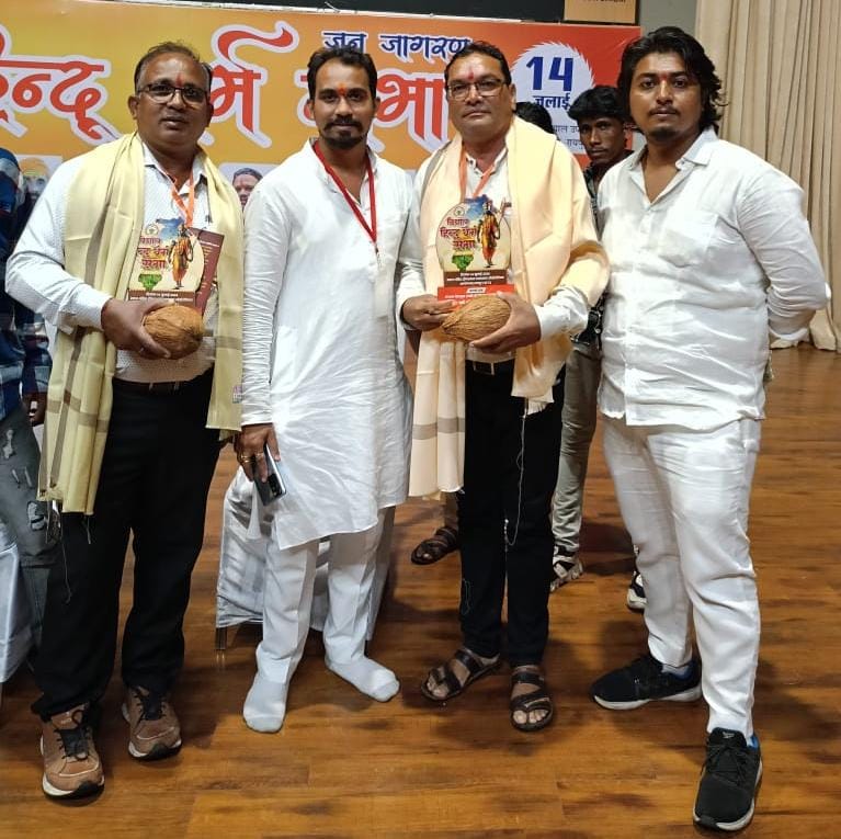विशाल हिंदू धर्म सभा में संतो ने धर्मेश कुमार अटनागर का किया सम्मान