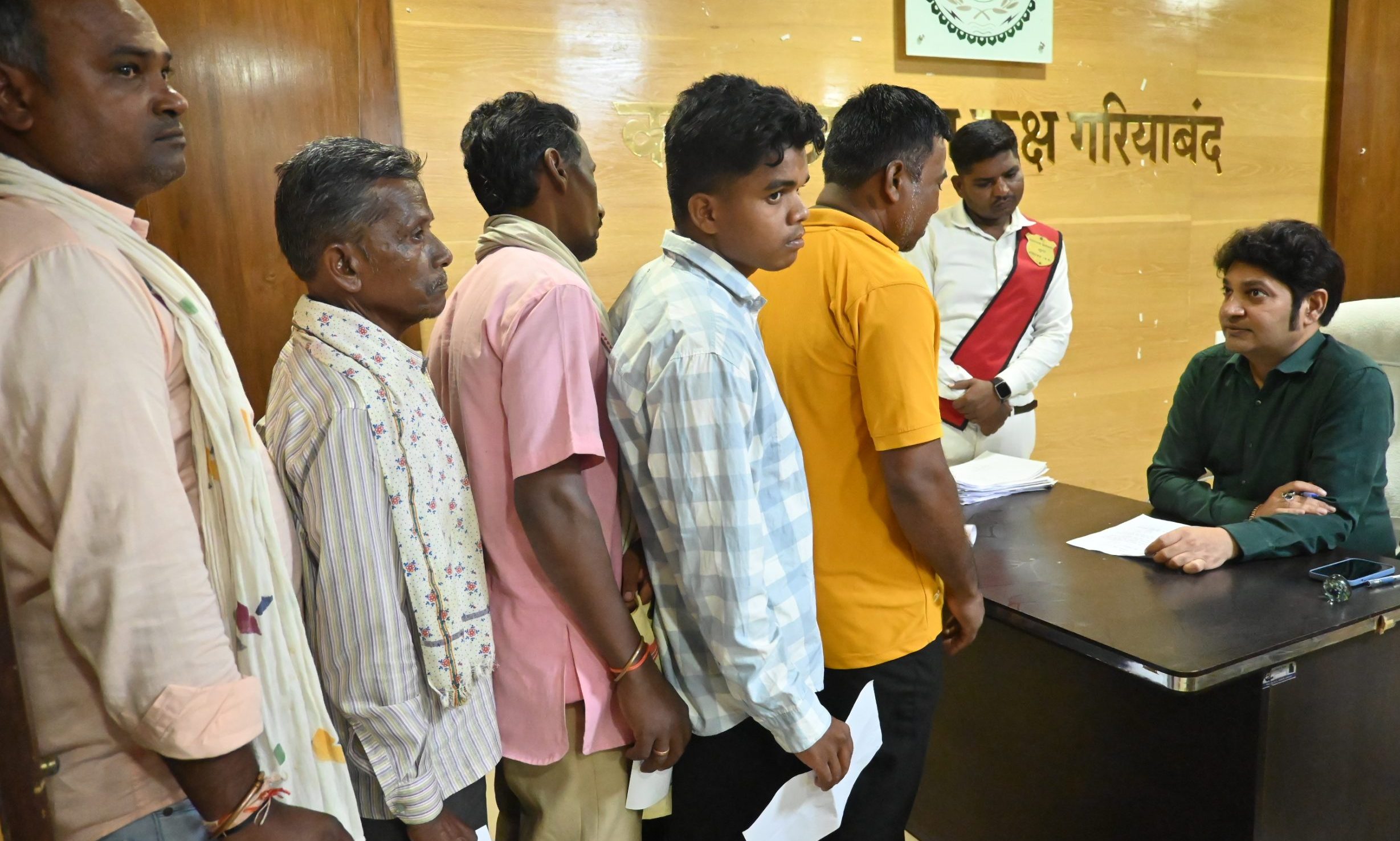अपर कलेक्टर ने जनचौपाल में सुनी लोगों की समस्याएं