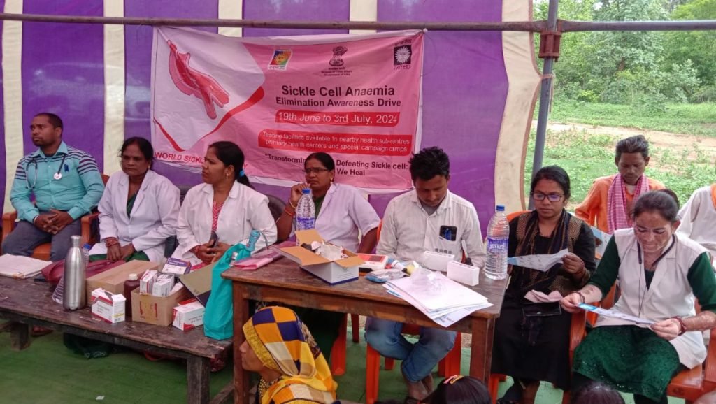 वनधन केन्द्र केशोडार एवं बिरोडार में पीवीटीजी के हितग्राहियों को सिकल सेल के बारे में दी गई जानकारी
